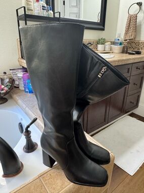 Black Knee-High Block Heel Boots - Classic Women's Riding Style